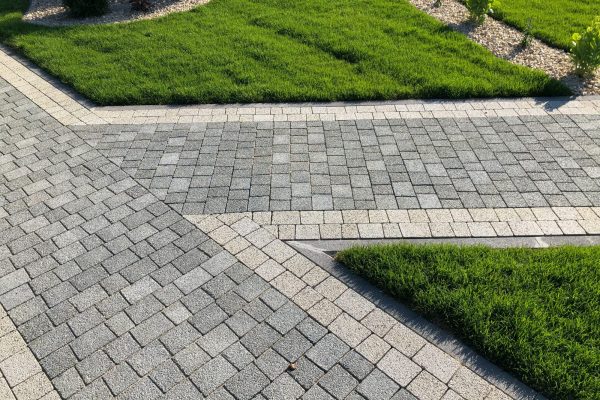 Nested,Pavers,Of,Various,Colors,,Around,The,Grass,Is,Green,